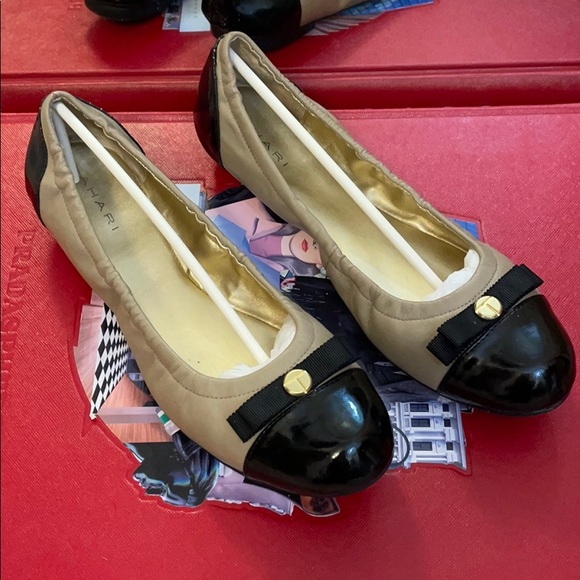 Tahari two/tone flat ballerina shoes. - Picture 8 of 9